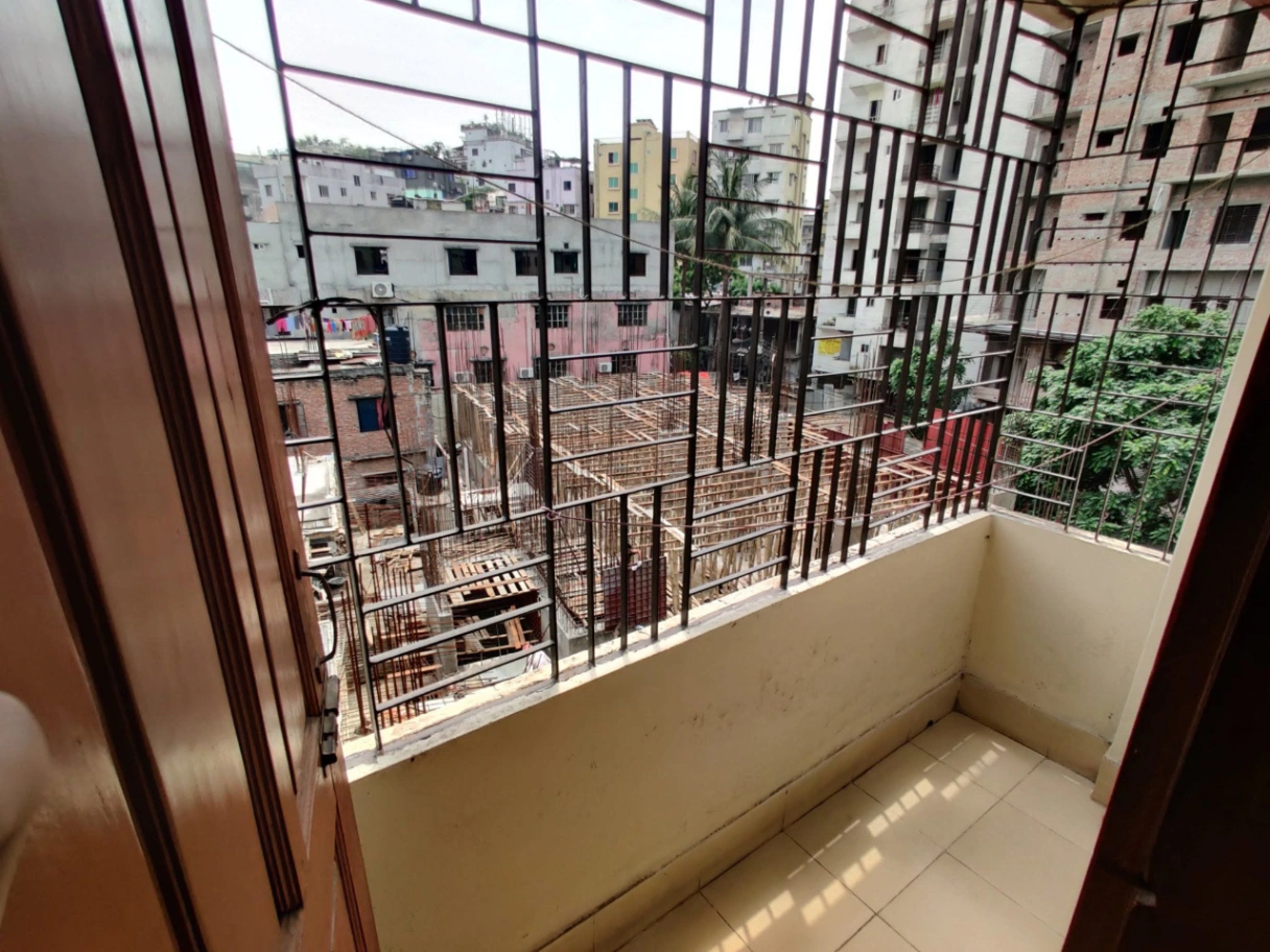One Seat Available – Male Bachelor, Near Kuril Chourasta (AIUB 15 min)